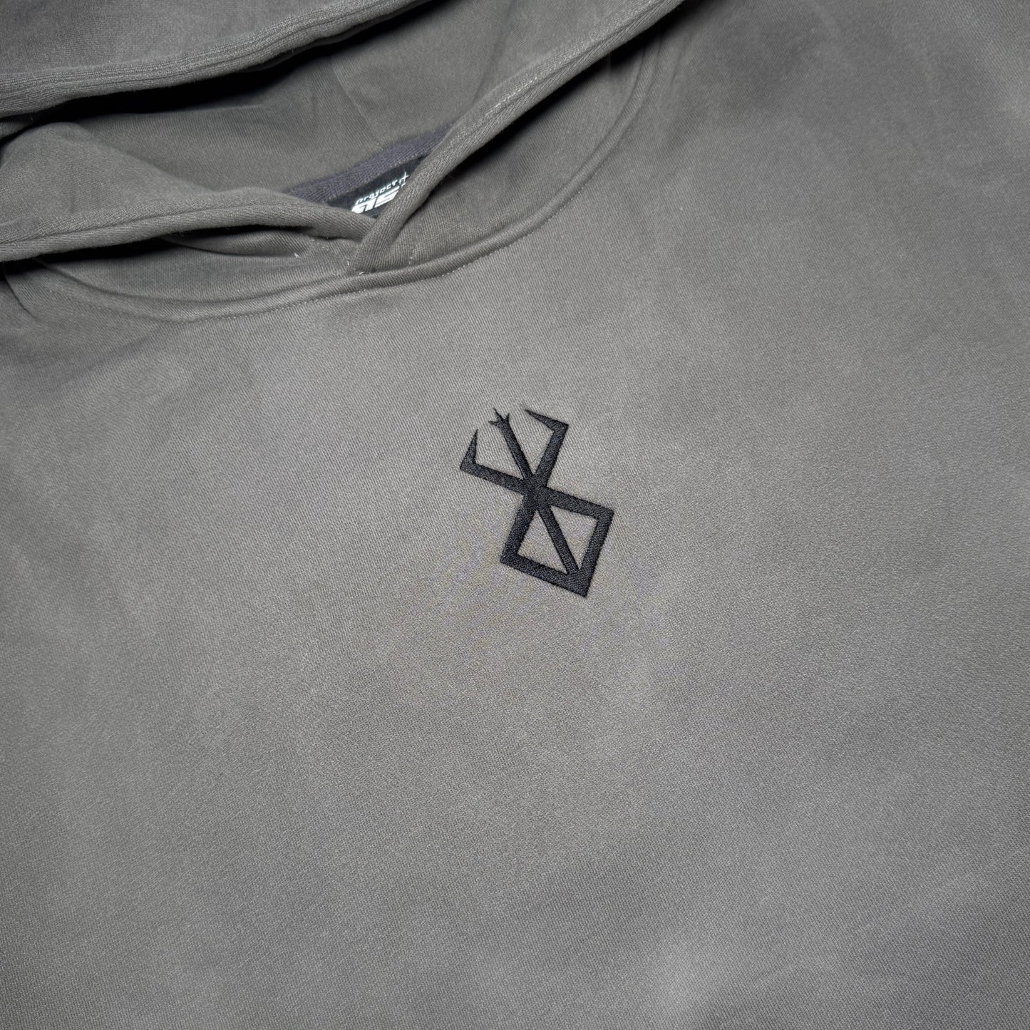 GUTS EMBROIDERY HOODIE